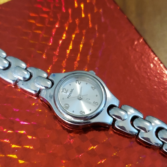 Fossil watch, ladies, smaller face, stainless - Picture 2 of 7